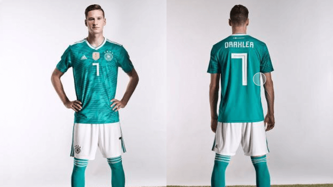 Would a boyfriend mind if his girlfriend gave him a fan replica jersey?